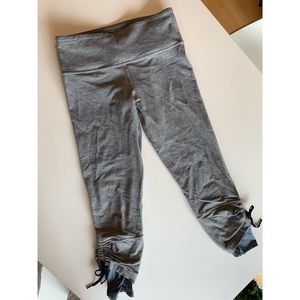 Lululemon grey ruched wunder under crops 4